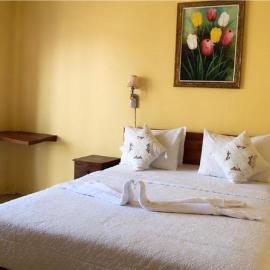 Deva Devi Beach Inn，位于Sampalan的酒店