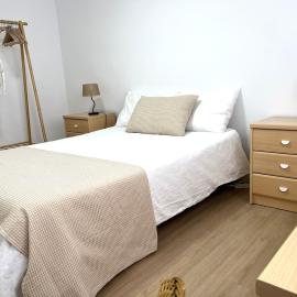 3 Bed Flat - Sleeps 5 - Wifi，位于贝利雷瓜尔德的酒店