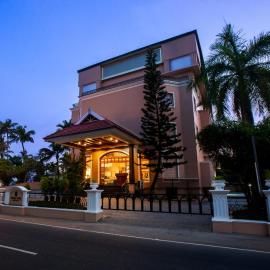 Holiday Hotel,位于柴瑞海滩的酒店