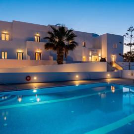 Nikos Hotel，位于卡特瑞杜斯的酒店