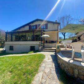 Maison familiale de charme calme proche Sisteron，位于Mison的酒店