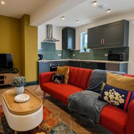Luxury Coastal Maisonette Roof Terrace Sleeps 8，位于锡顿的酒店