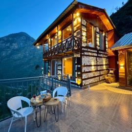 Tirthan Chalet,位于库尔卢的酒店
