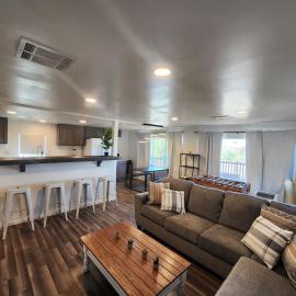 Pet-Friendly Home Game Room Near Grand Canyon，位于Meadview的酒店