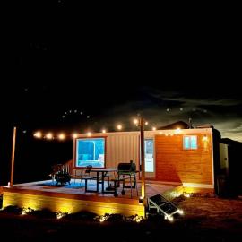 Starwalk Luxury Off Grid Sky Walk by Grand Canyon，位于Meadview的酒店