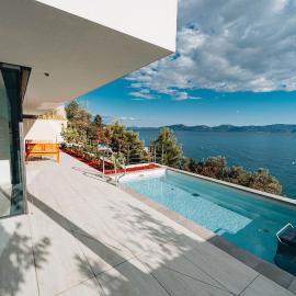 Villa Deluxe Zaostrog，位于泽斯特拉格的酒店