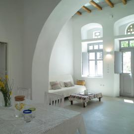 Tutti Blu Tinos Living Space，位于Mési的酒店