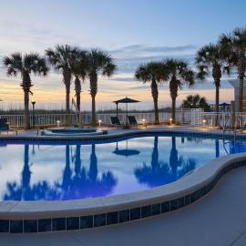 Courtyard by Marriott Jacksonville Beach Oceanfront，位于杰克逊维尔海滩的酒店