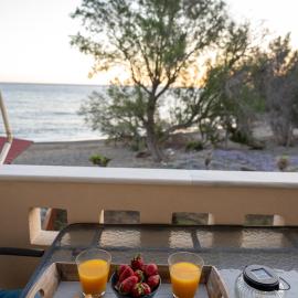 Ammos Beachfront Retreat-Limnos,Volissos,-Chios，位于利姆诺斯的酒店