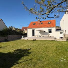 Maison semi individuelle avec jardin，位于昂布勒特斯的酒店