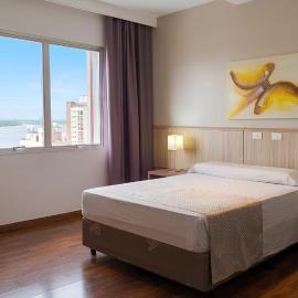 Hotel Nacional Inn Porto Alegre - Próximo ao Complexo Santa Casa e Araújo Viana，位于阿雷格里港的酒店
