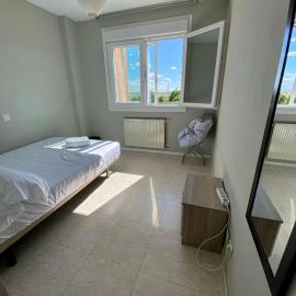 Habitación privada baño compartido，位于赫塔费的酒店