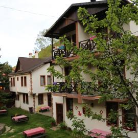 ABANT DORT MEVSİM KONAĞI HOSTEL，位于Dereceören的酒店
