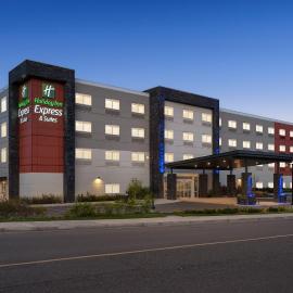 Holiday Inn Express & Suites Courtenay - Comox by IHG，位于考特尼的酒店