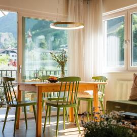 Kreuzwegerhof Nals - Historic Nature Stay with Pool near Meran & Bozen，位于纳莱斯的酒店