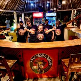 Stay Social Diani - Backpackers & Social Hub，位于迪亚尼海滩的酒店