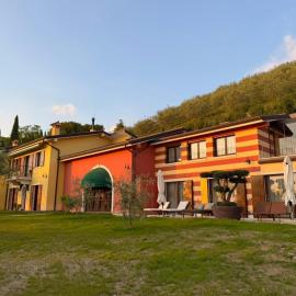 WANDERLUST OASI, COUNTRYSIDE APARTMENTS - Bardolino, Lago di Garda - Verona，位于巴多利诺的酒店
