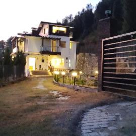 Luxury Chalet Villa，位于西姆拉的酒店