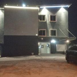 Edo Global Hotel & Suites，位于Benin City的酒店