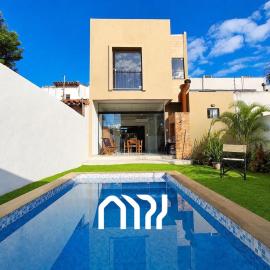 Modern Duplex with Pool in Luque，位于Luque的酒店