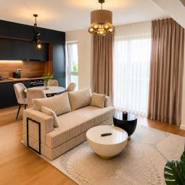 Luxury Boutique Apartment，位于Tunari的酒店