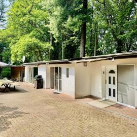 Waldchalet Burgholz - ruhiges Ferienhaus im Grünen nahe Elberfeld，位于伍珀塔尔的酒店