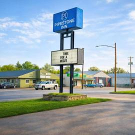 OYO Hotel Pipestone MN, Canterbury Park，位于Pipestone的酒店
