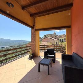 Casa Vacanze Panoramika Santa Cruz - FAMILY ROOM，位于Cicerale的酒店