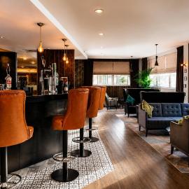 Ramada Hotel & Suites by Wyndham Coventry，位于考文垂的酒店