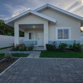 Oceanpointe Luxury Retreat-3 Bedroom Home，位于Point的酒店