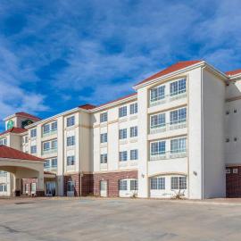La Quinta by Wyndham Dodge City，位于道奇城的酒店