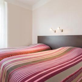 Logis Hôtel Le Jabron，位于La Bégude-de-Mazenc的酒店