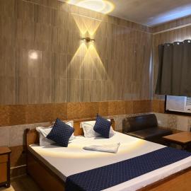 Hotel Gangotri，位于Bahāsi的酒店