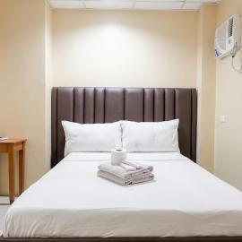 RedDoorz at Sandico Apartelle near US Embassy Manila