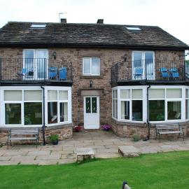 Shallcross Hall Cottages - Combs，位于Taxal的酒店