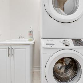 Spacious Bright Private! Townhome in Markham，位于马卡姆的酒店