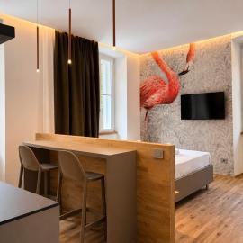 Luxury Lodge - Moderno Residence vicino alla Stazione，位于的里雅斯特的酒店