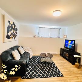 New & Modern Suite in Bristol Riverview，位于里弗维尤的酒店