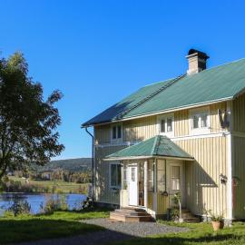 Lakeside House, Storstugan，位于Ramvik的酒店