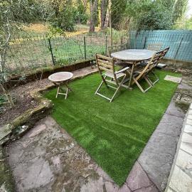 Charmant appartement avec jardin et terrasse comprenant 2 chambres au calme à proximité du centre ville, à 5 minutes du Lac du Salagou，位于洛代夫的酒店