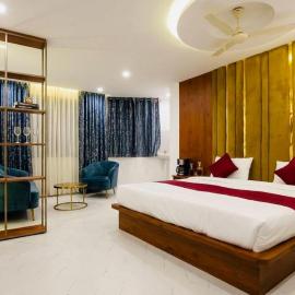 hotel ak grand，位于门格洛尔的酒店