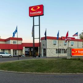 Econo Lodge Inn & Suites，位于梅迪辛哈特的酒店