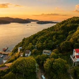 Designer Island Villa with Panoramic Sea Views，位于Bizen的酒店