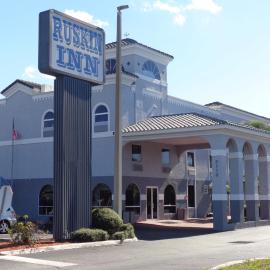 Ruskin Inn Tampa-Sun City Center，位于拉斯金的酒店