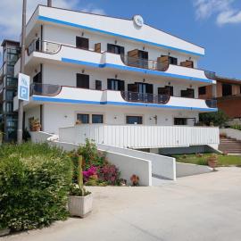 Hotel Onda Bleu，位于博特里切洛的酒店