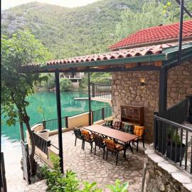 Skadar Lake Hideaway，位于Karuč的酒店