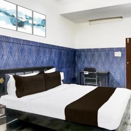Hotel O Kukatpally S Palace，位于Madhapur的酒店