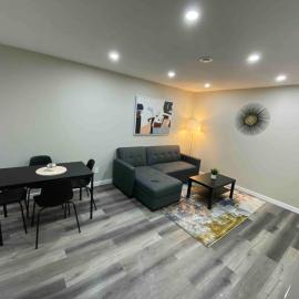 Serene and Stylish House Rental in Brighton, Saskatoon，位于萨斯卡通的酒店