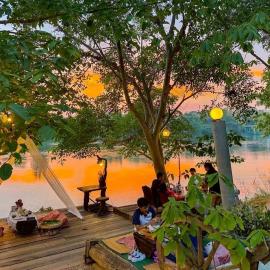 The Antique Riverside Resort，位于Ban Pong的酒店