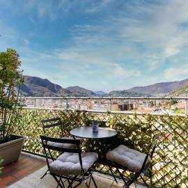 10 Floor Apartments by Quokka 360 - Como City View & Parking，位于科莫的酒店